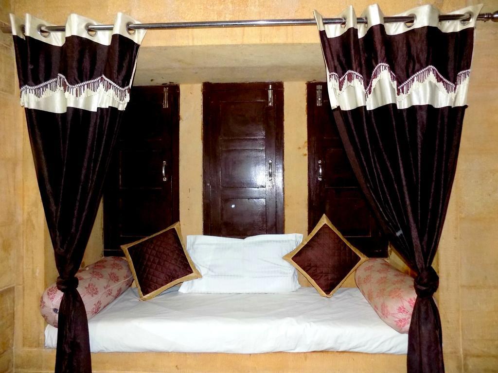 Hotel Fotiya Jaisalmer Esterno foto